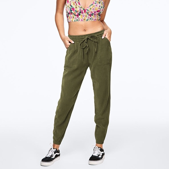 🆕VS Pink 💫 Green Cargo Pants 👖 Light Weight Joggers 🏃 Drawstring Waist NWT - Picture 1 of 3
